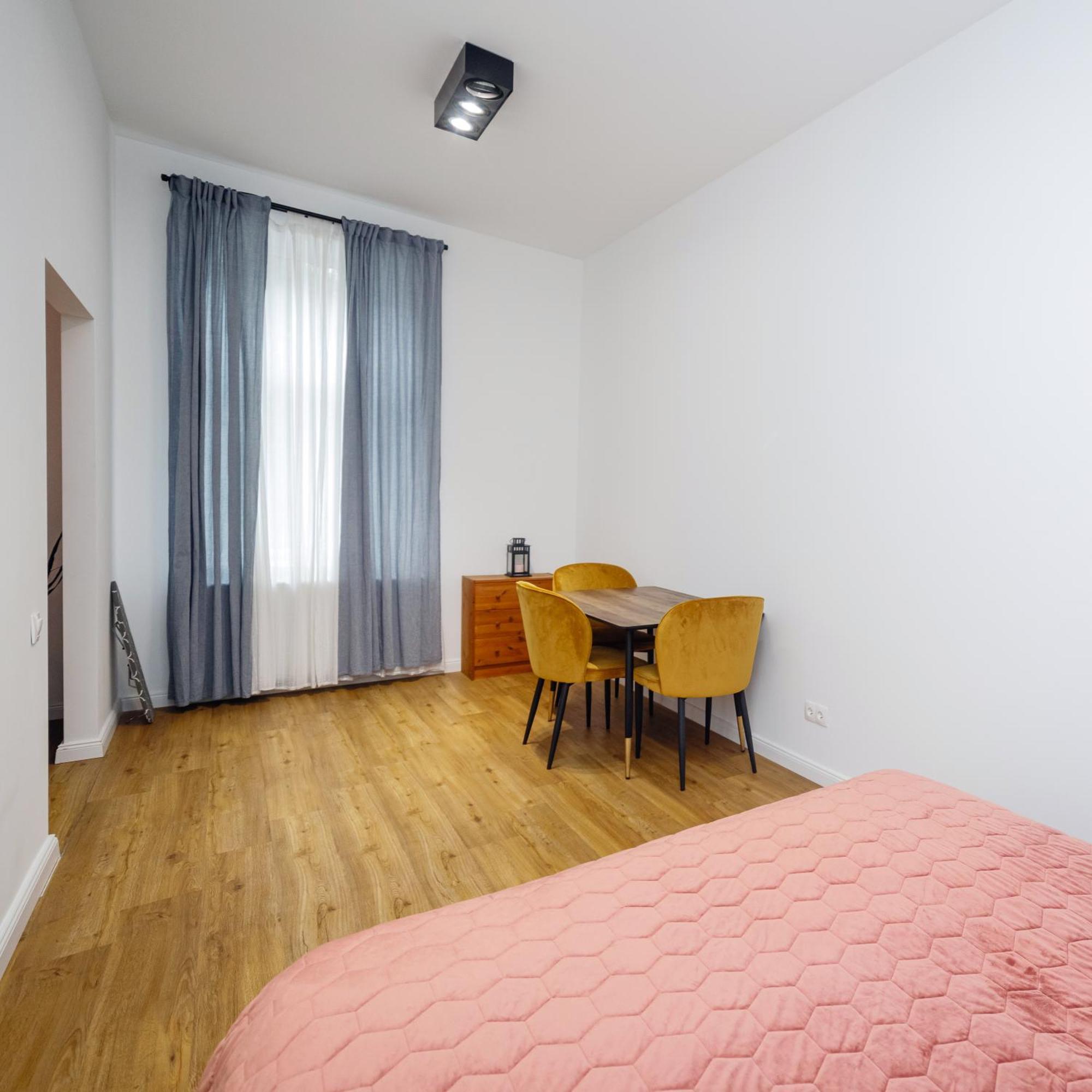 Well Located Cozy Place Liov Exterior foto